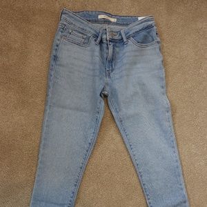Levi’s Women’s 711 Skinny Jeans (W26/L28)